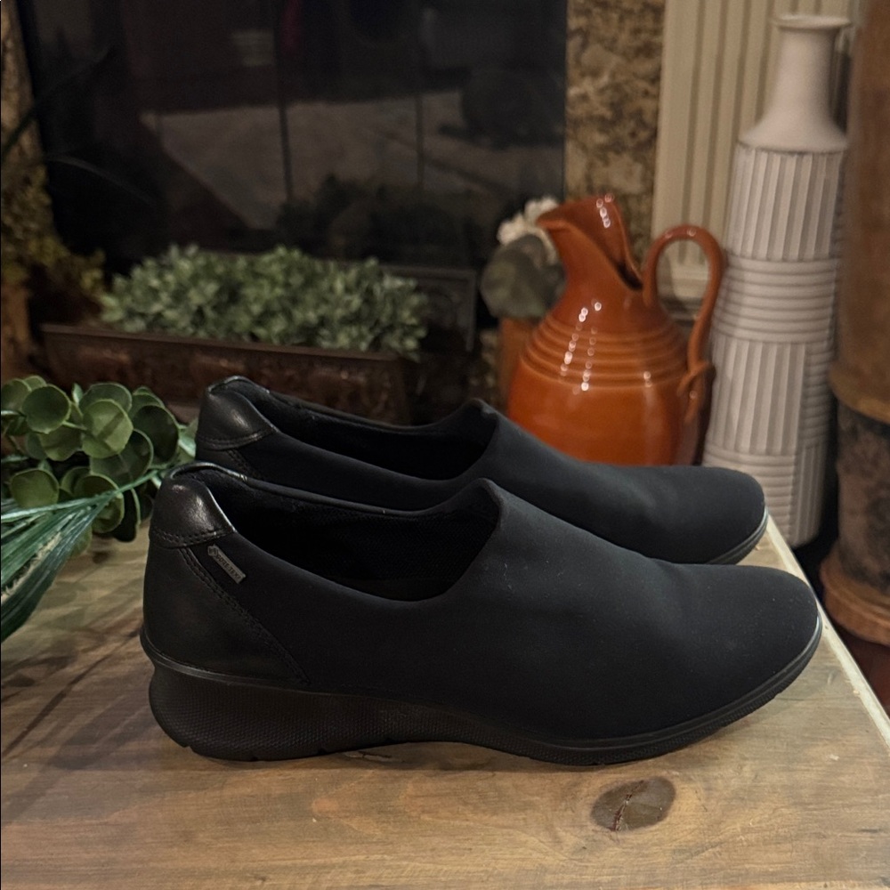 Ecco Women's Eur 38 /7.5 US Felicia GoreTex Loafer Wedge Shoes Black Slip On